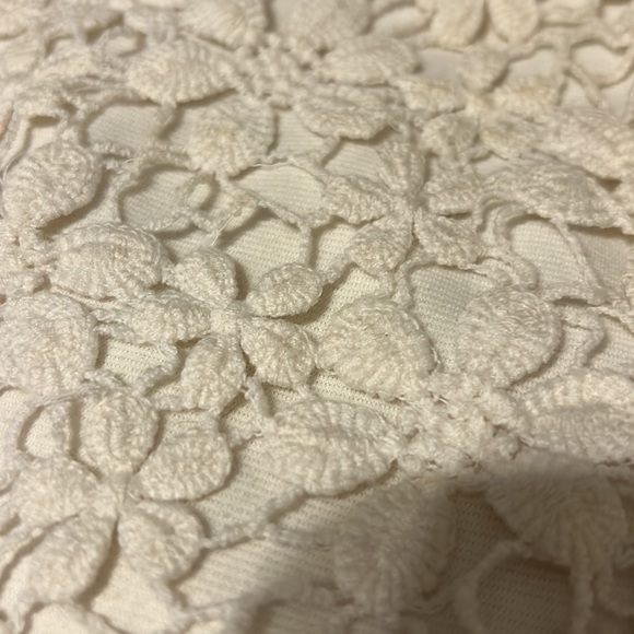 Crème Crop Top with a floral design - Small - Picture 3 of 5